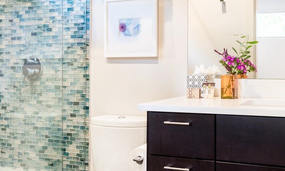 Photo of Bathroom in Greater South River City