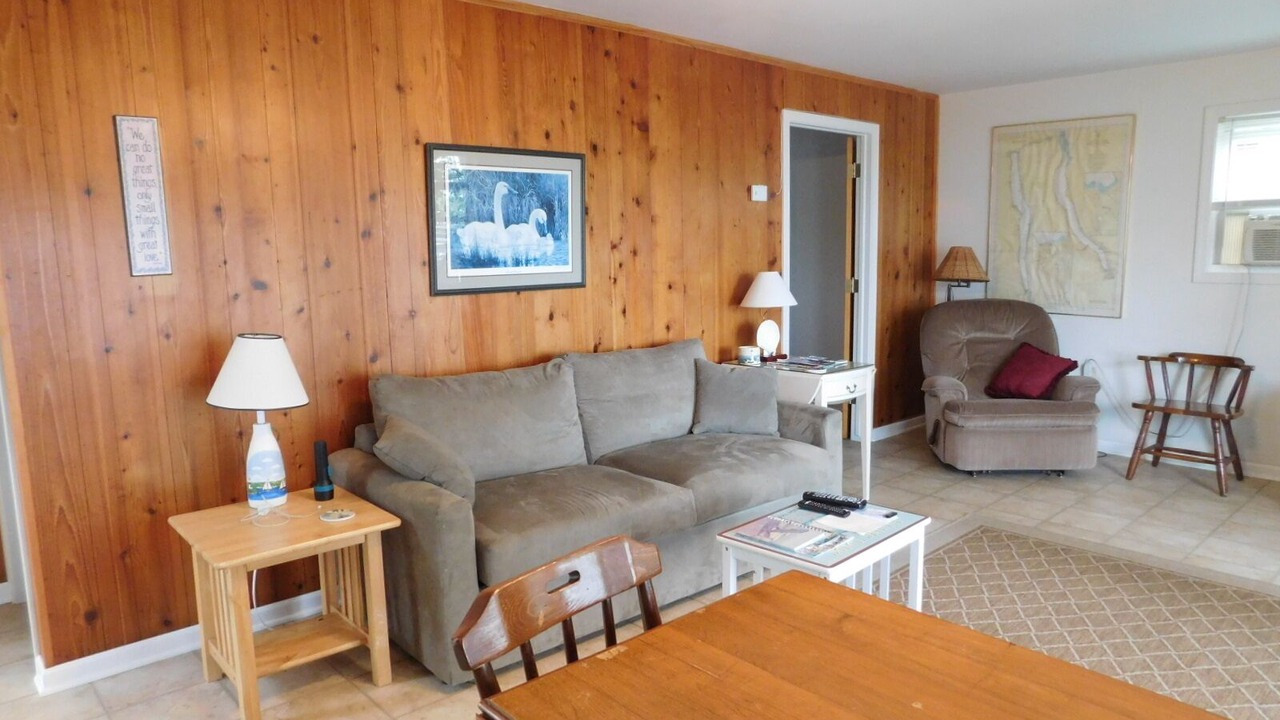 Photo of Livingroom in Cayuga