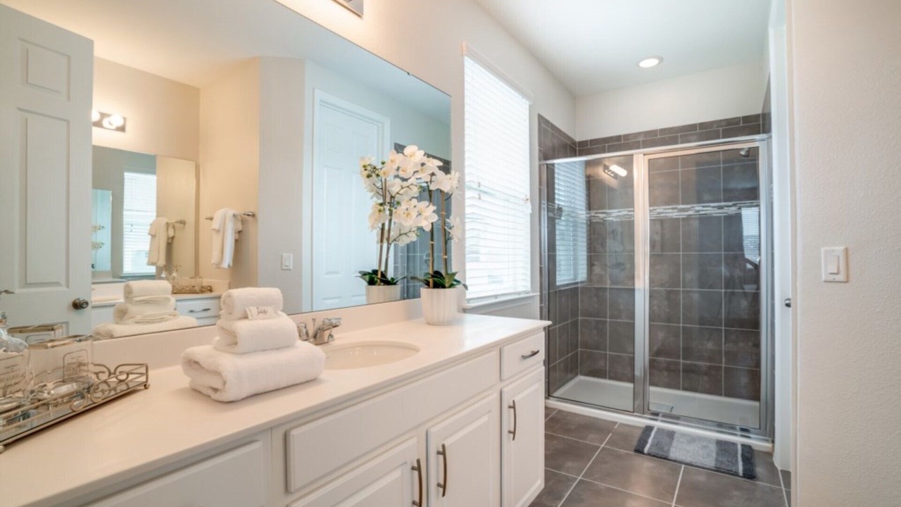 Photo of Bathroom in Bay Lake
