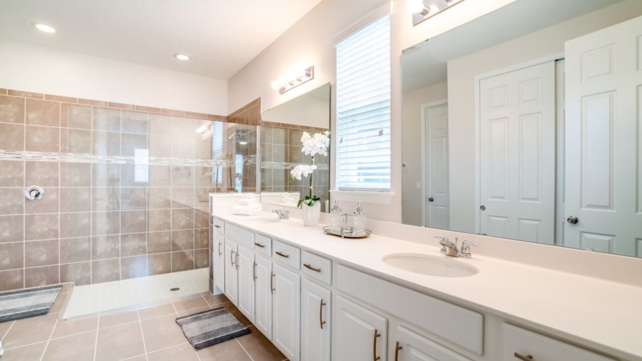 Photo of Bathroom in Bay Lake