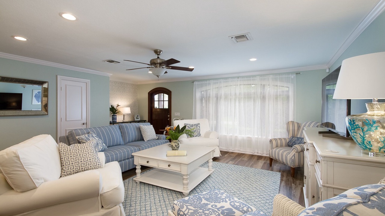 Photo of Livingroom in Lake Ida Shores