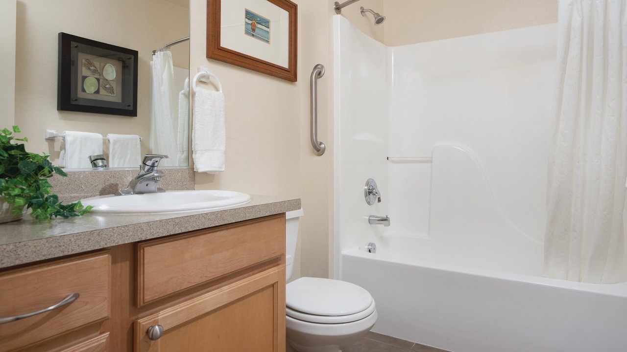 Photo of Bathroom in Gleneden Beach