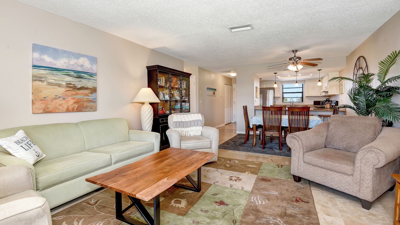 Photo of Livingroom in Breakers