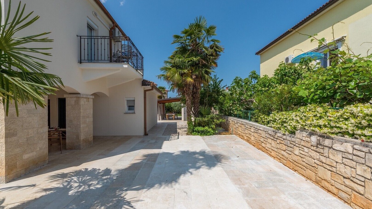 Photo of Patio Balcony in Mali Maj