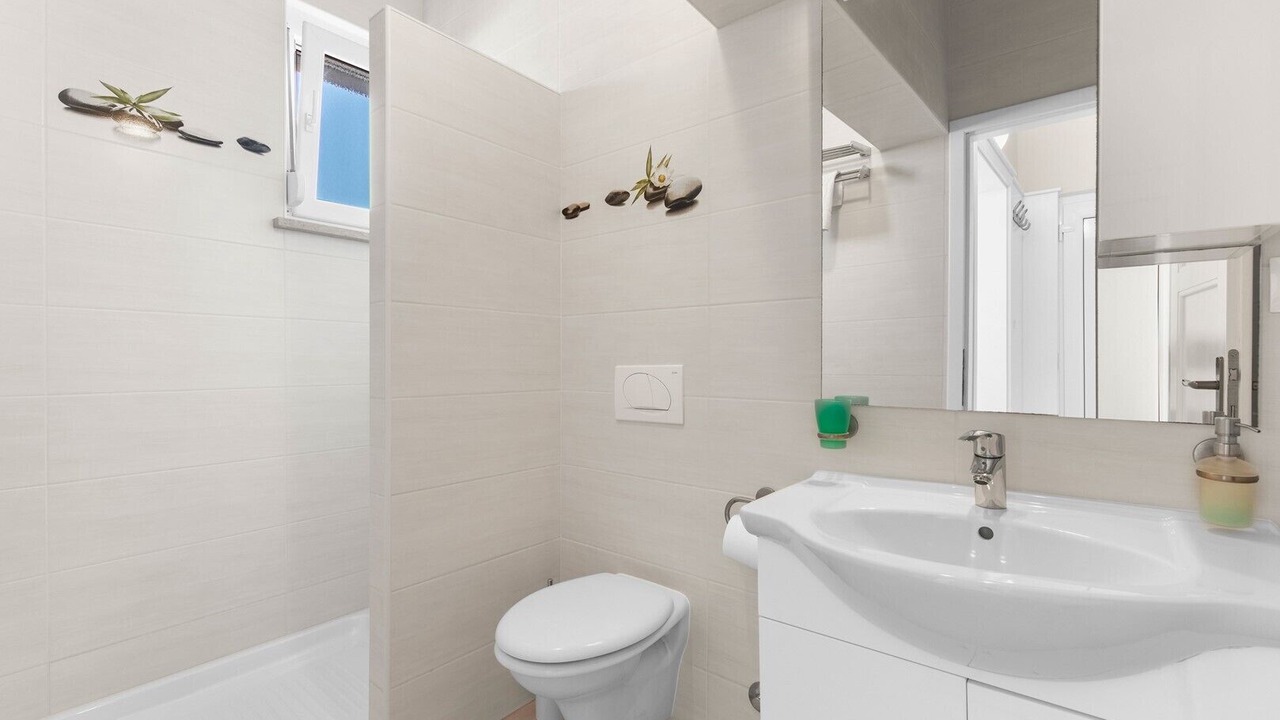 Photo of Bathroom in Mali Maj