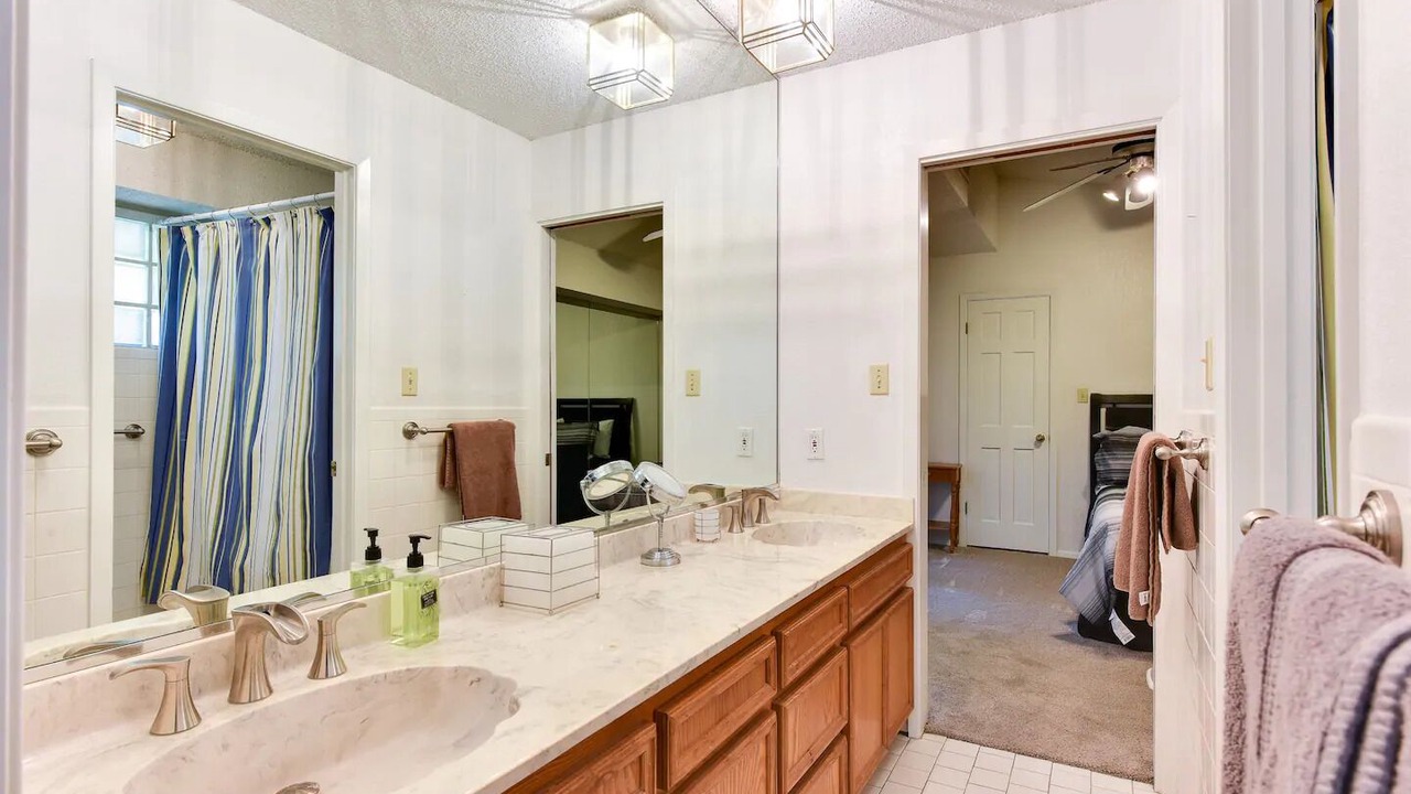 Photo of Bathroom in San Leanna