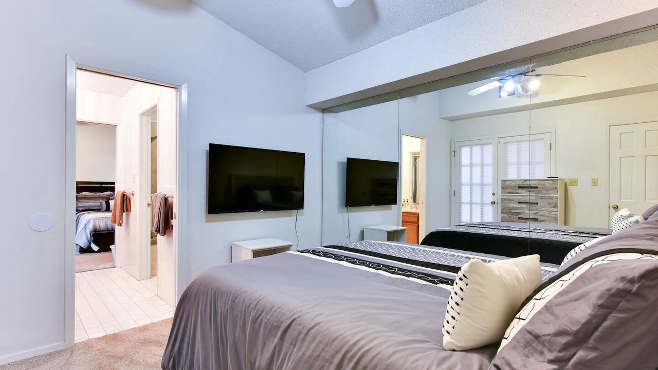 Photo of Bedroom in San Leanna