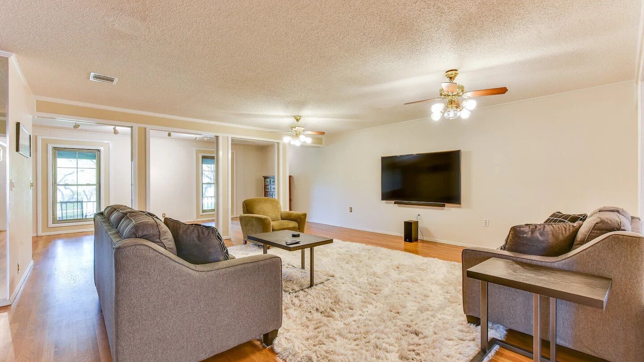 Photo of Livingroom in San Leanna