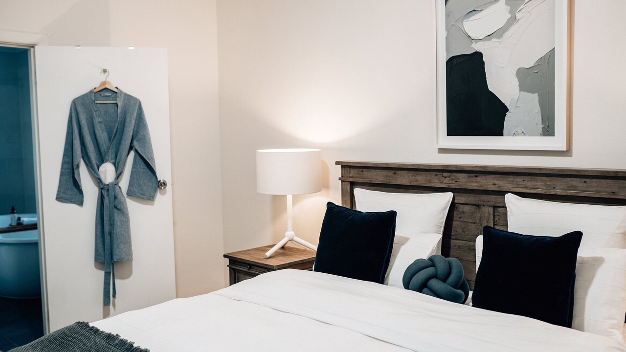 Photo of Bedroom in Light Pass