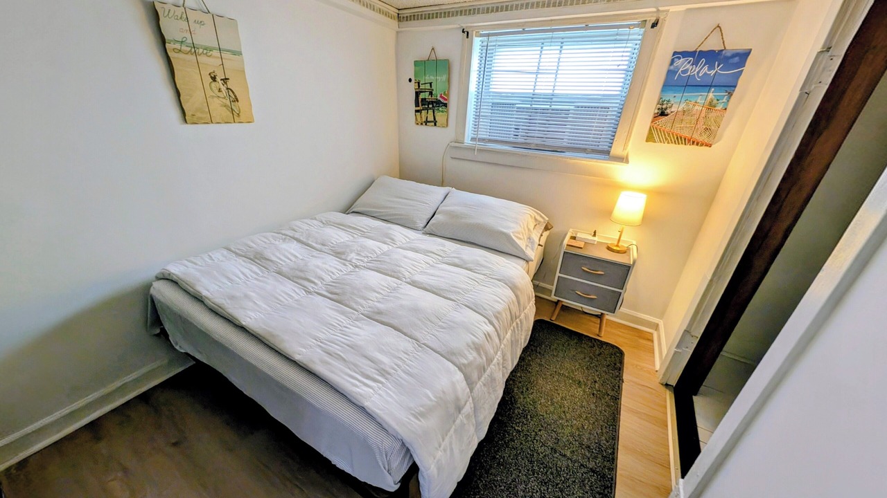 Photo of Bedroom in Irving Park East