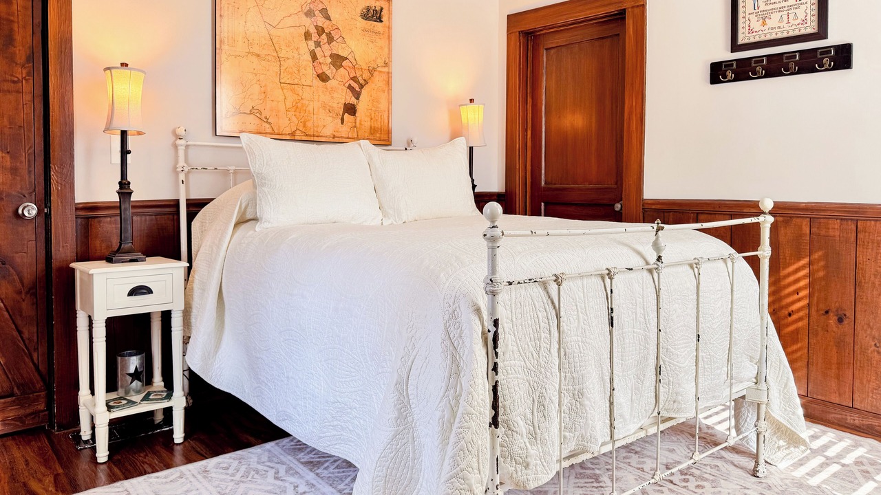 Photo of Bedroom in Dahlonega