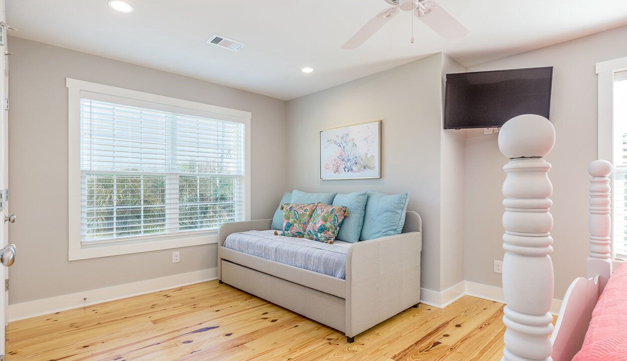 Photo of Bedroom in Savannah Beach