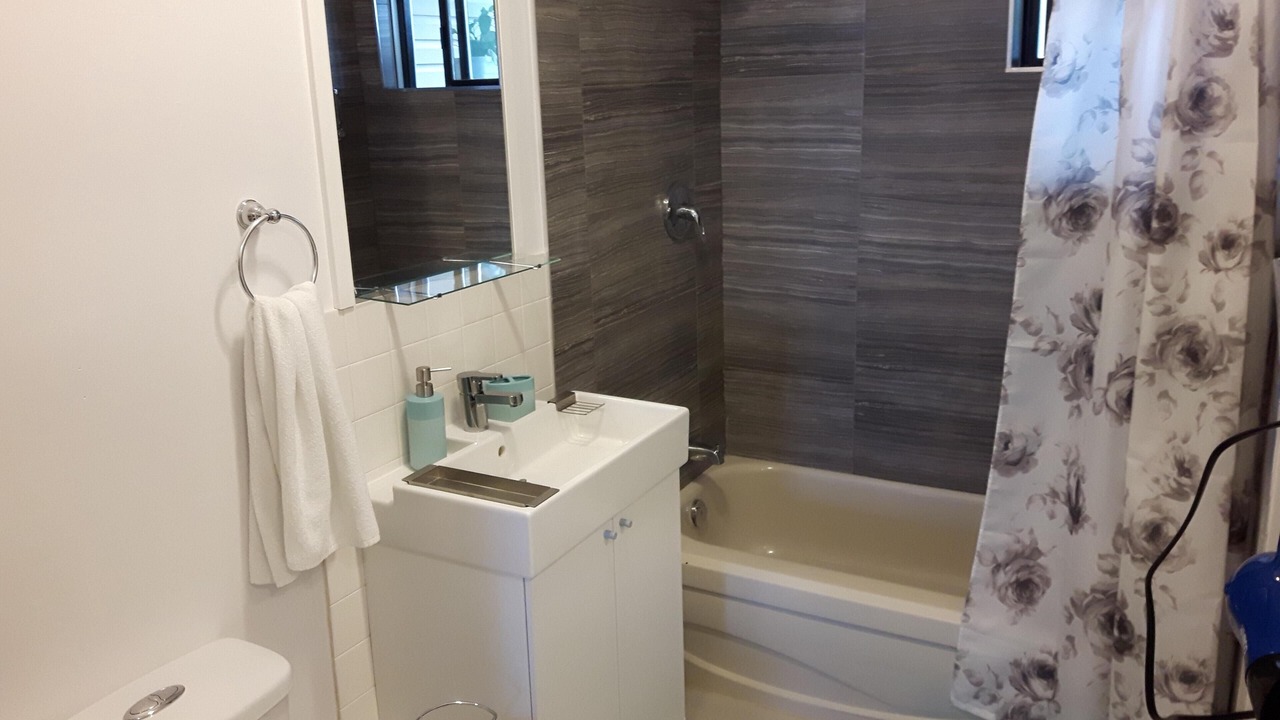 Photo of Bathroom in Longueuil