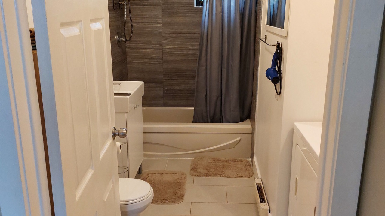 Photo of Bathroom in Longueuil