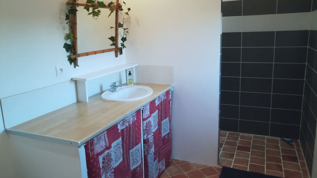 Photo of Bathroom in Sennevieres