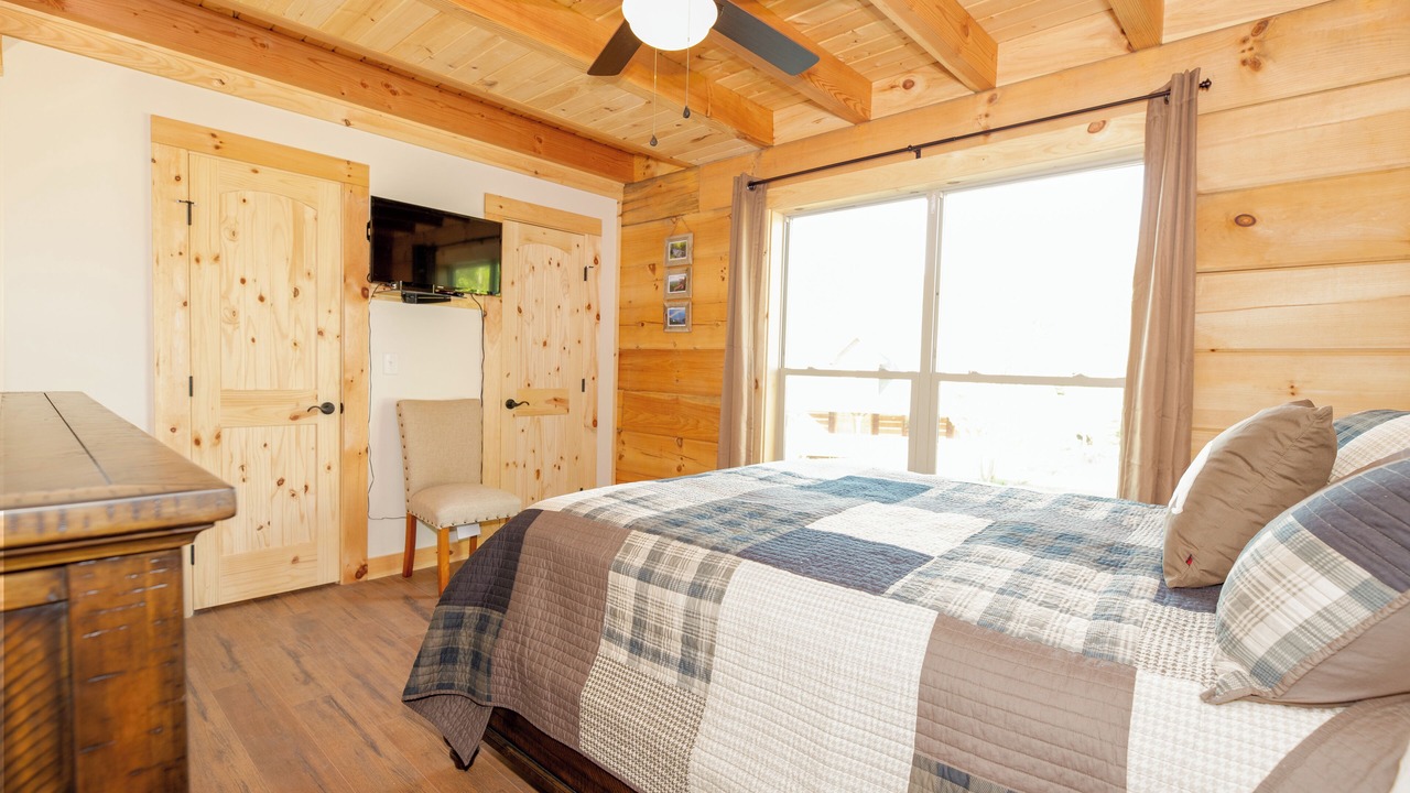 Photo of Bedroom in Hot Springs