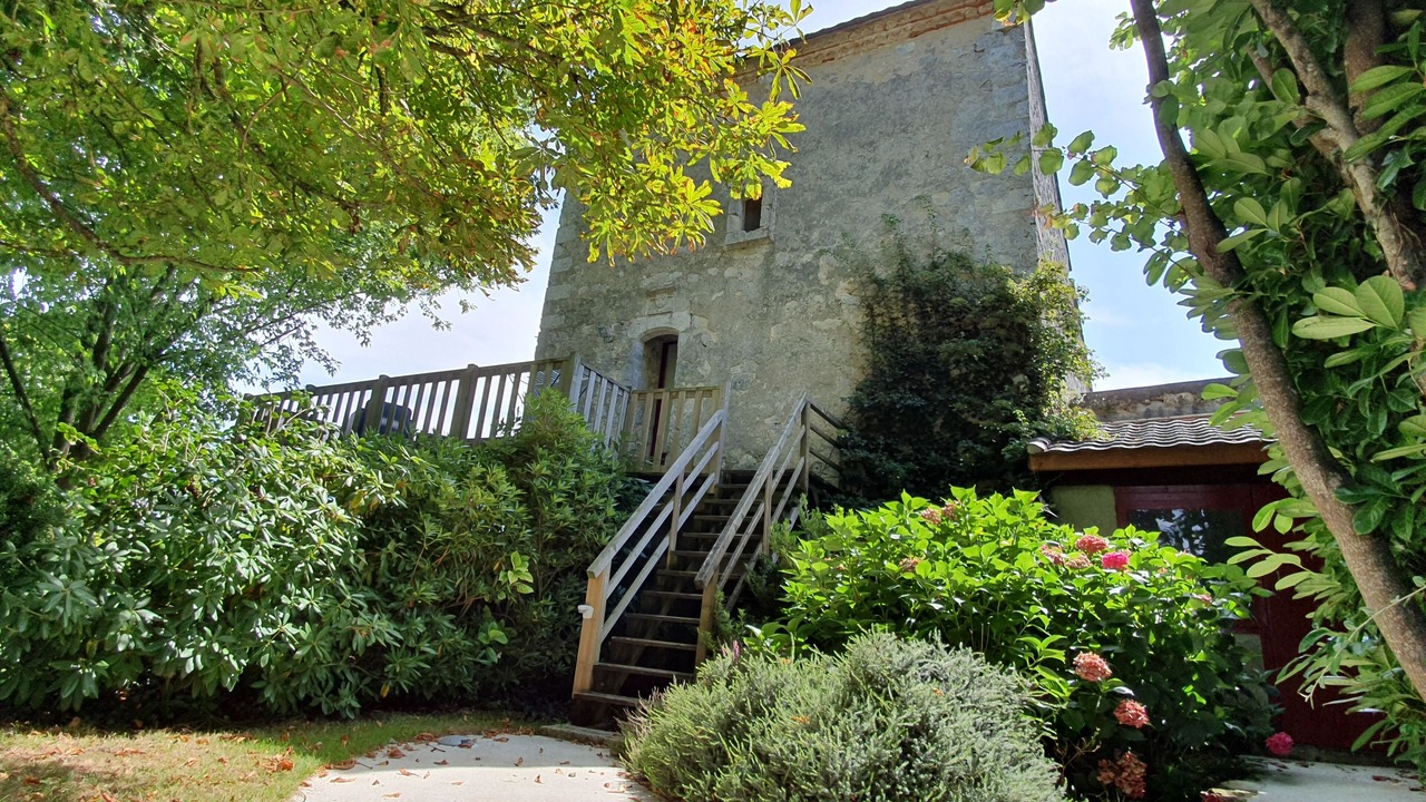 Photo of Outdoor in Leyritz-Moncassin