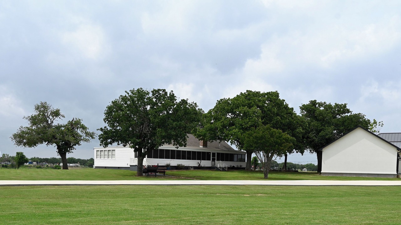 Photo of Outdoor in Buchanan Dam