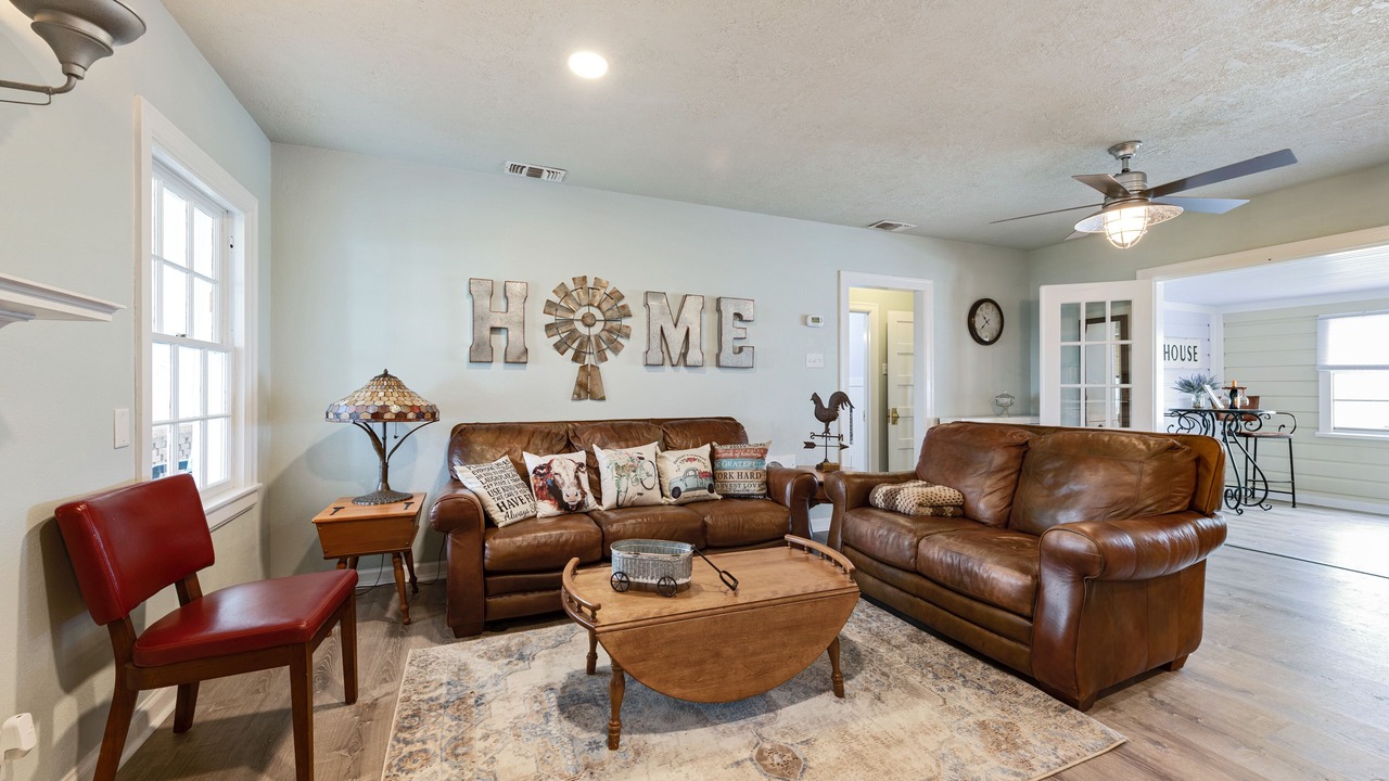 Photo of Livingroom in Buchanan Dam