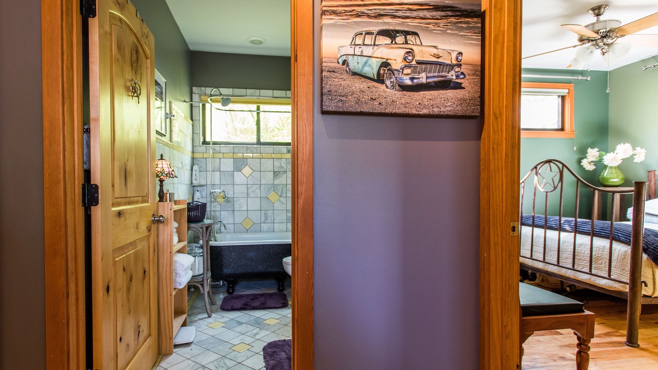 Photo of Bathroom in Greater South River City