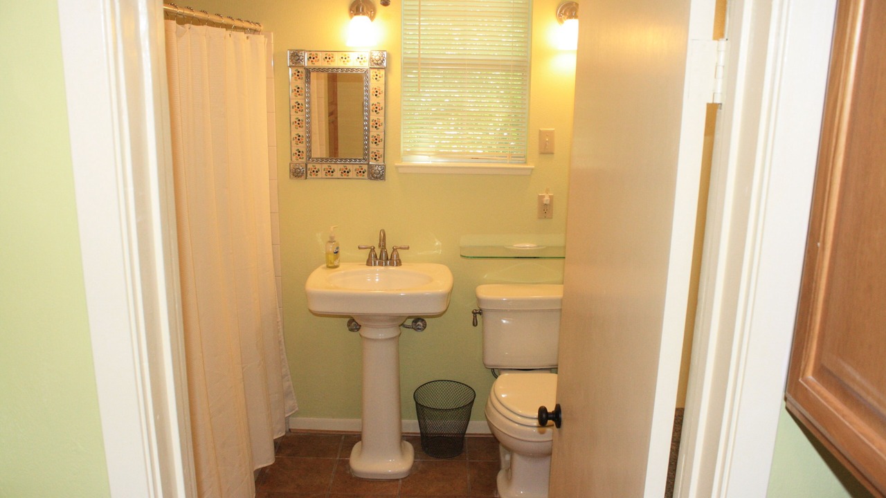 Photo of Bathroom in Lakeshore Ranch