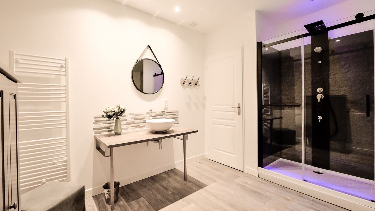 Photo of Bathroom in Livers-Cazelles