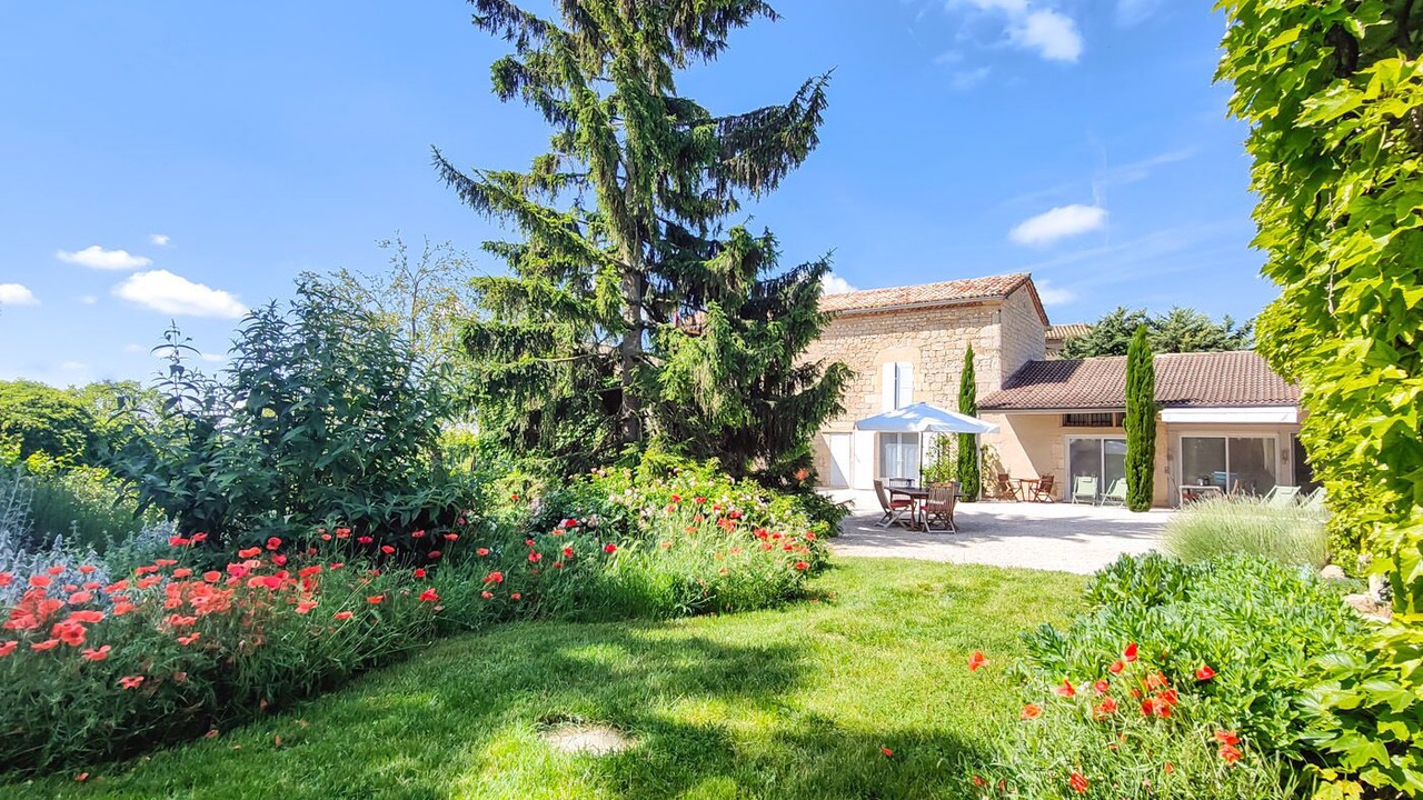 Photo of Outdoor in Livers-Cazelles