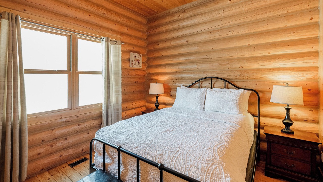 Photo of Bedroom in Fiddler Lake Resort