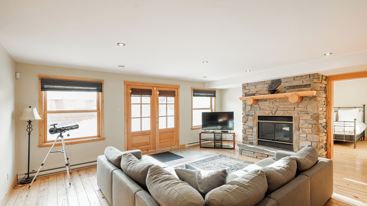 Photo of Livingroom in Fiddler Lake Resort