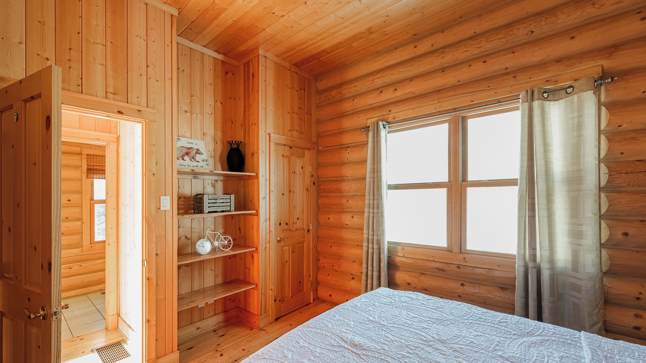 Photo of Bedroom in Fiddler Lake Resort