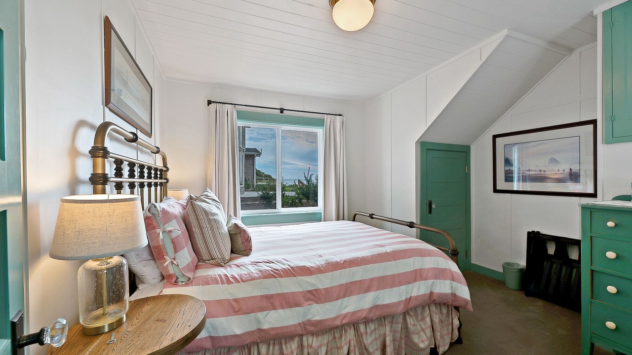 Photo of Bedroom in Downtown Cannon Beach