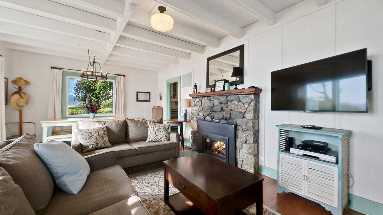 Photo of Livingroom in Downtown Cannon Beach