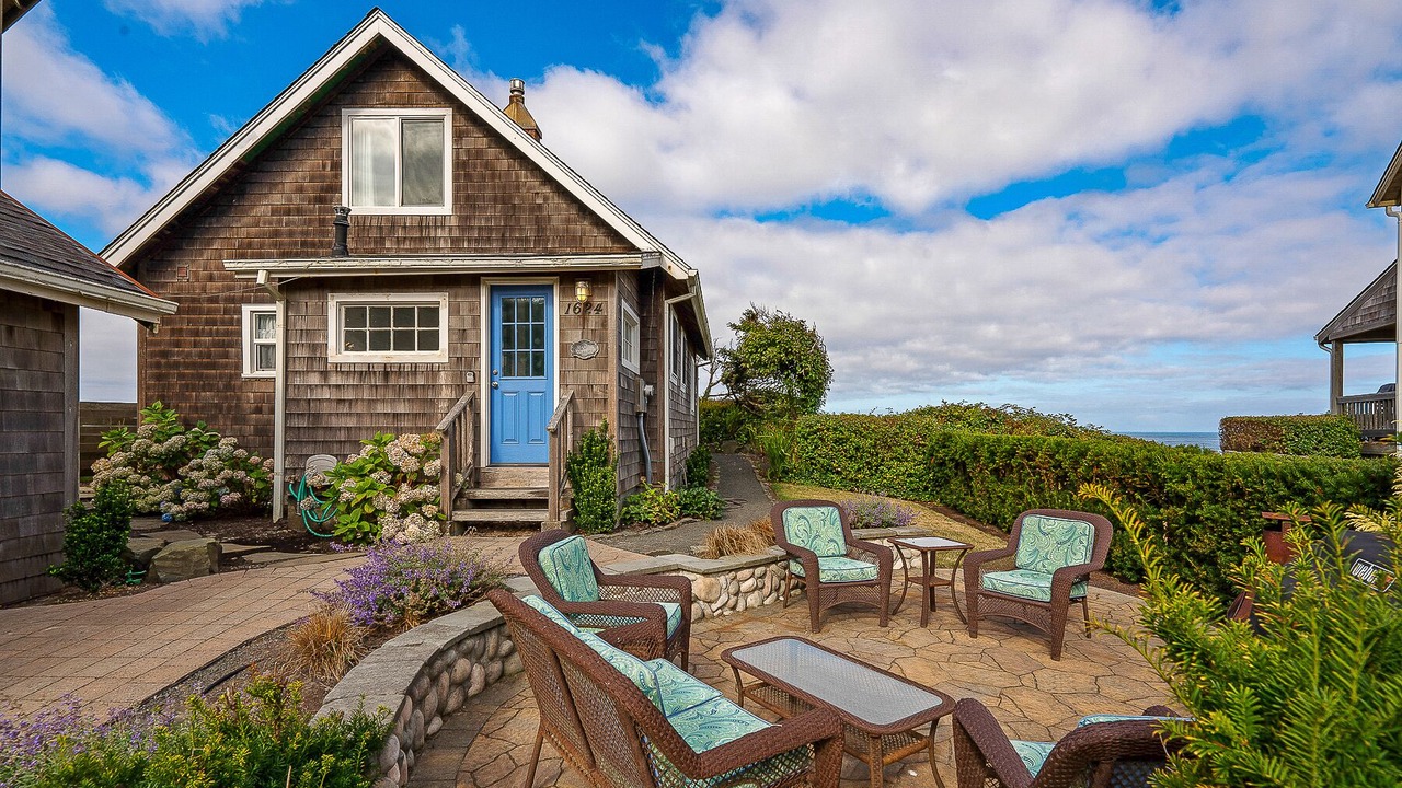 Photo of Patio Balcony in Downtown Cannon Beach