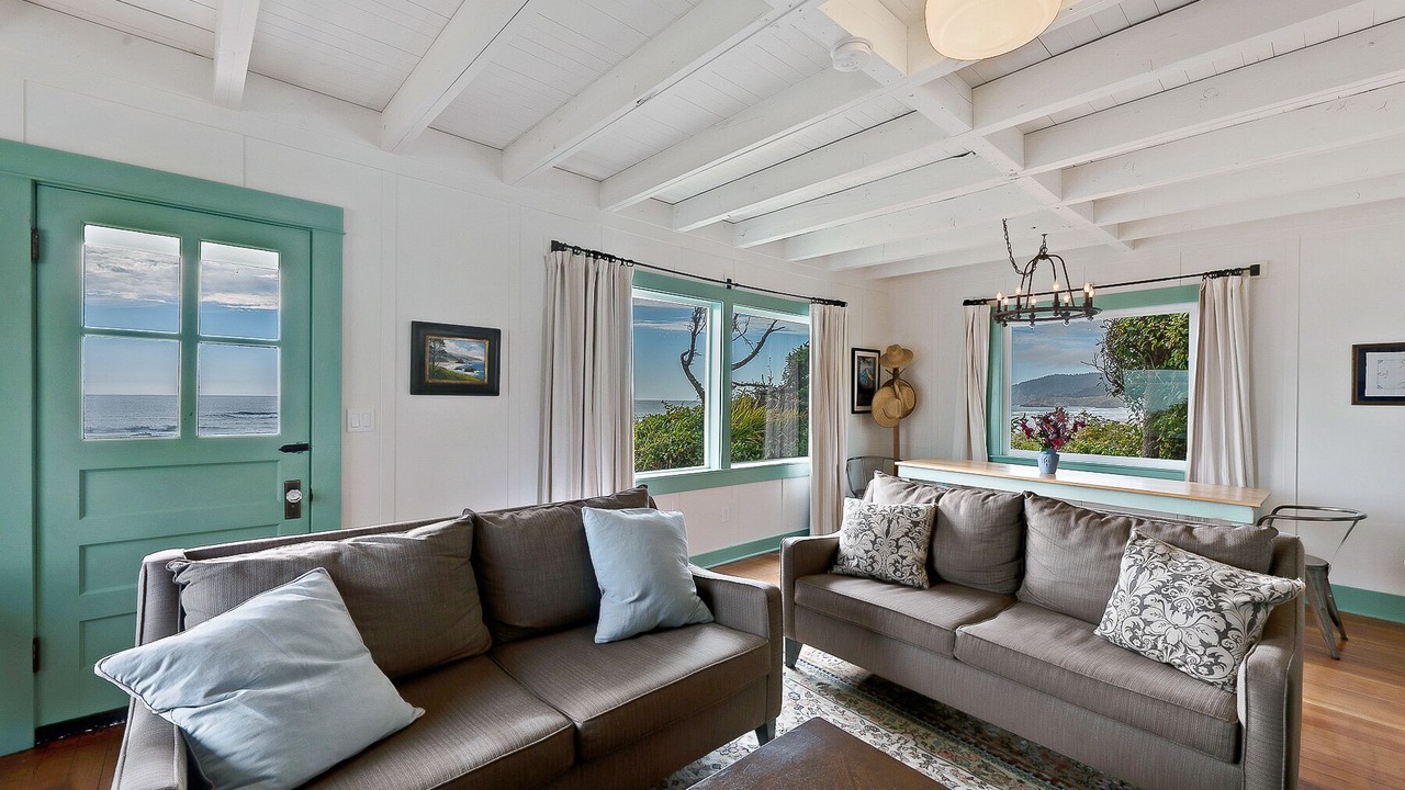 Photo of Livingroom in Downtown Cannon Beach