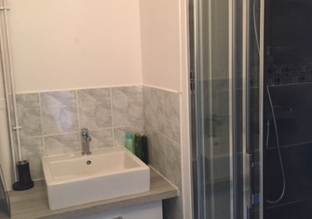 Photo of Bathroom in Deville-les-Rouen