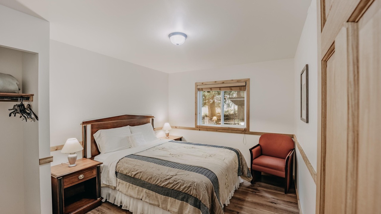 Photo of Bedroom in Glacier