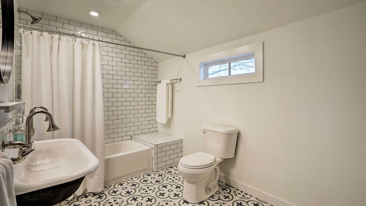 Photo of Bathroom in Schulenburg