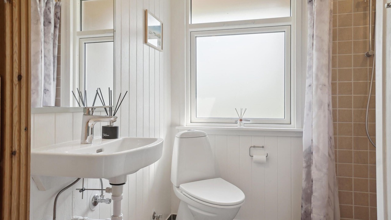 Photo of Bathroom in Fur