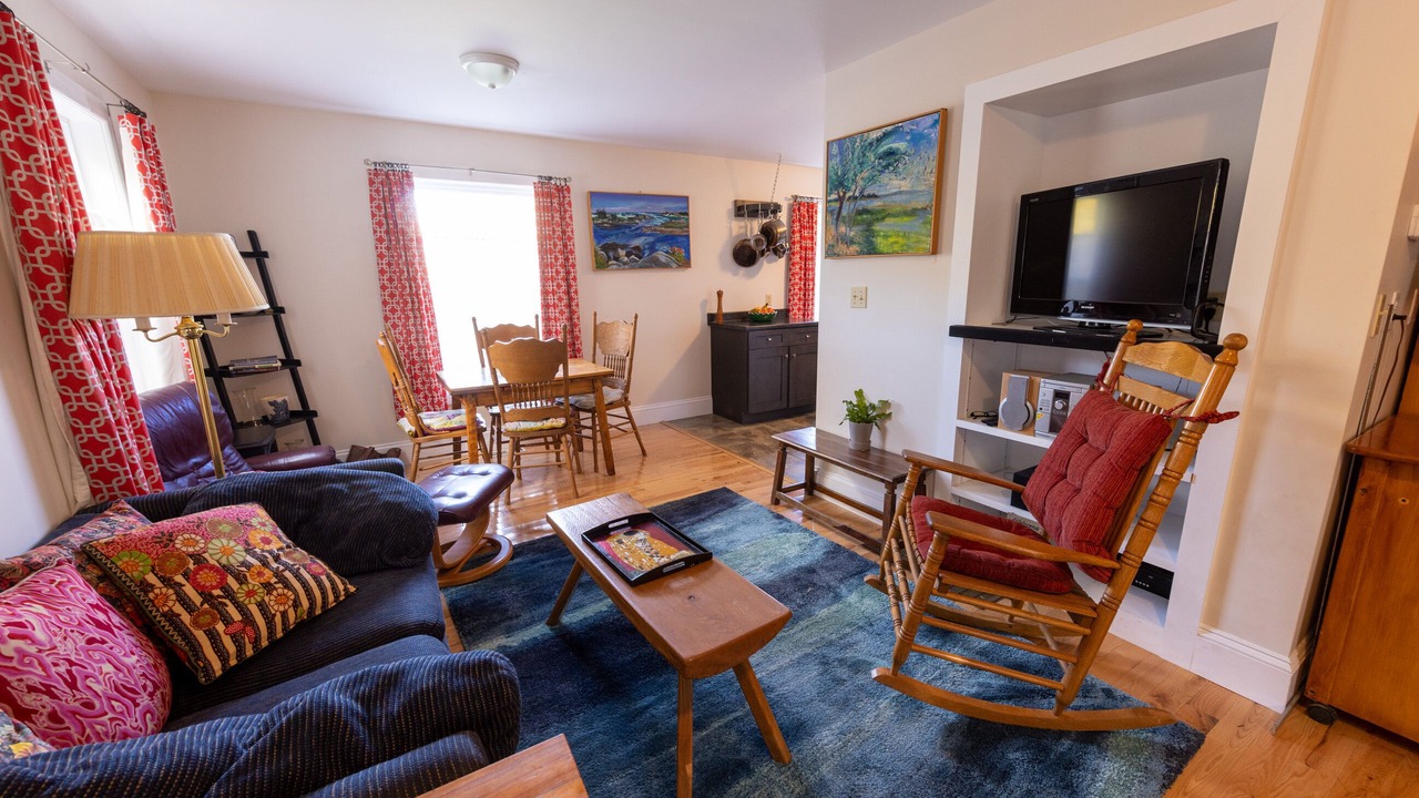 Photo of Livingroom in Lower Montague
