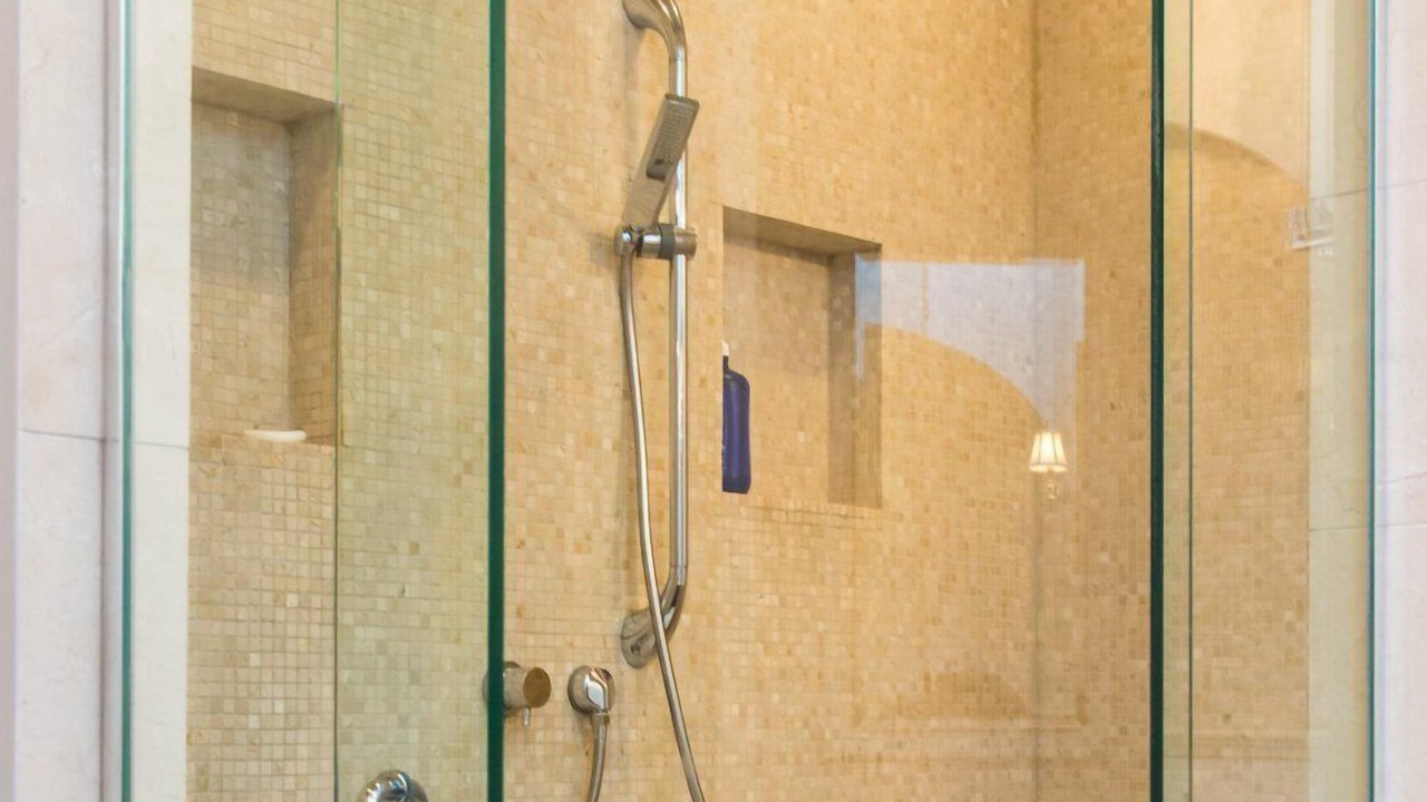 Photo of Bathroom in Lakeview