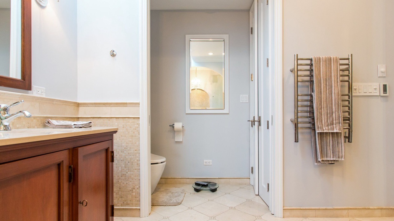 Photo of Bathroom in Lakeview