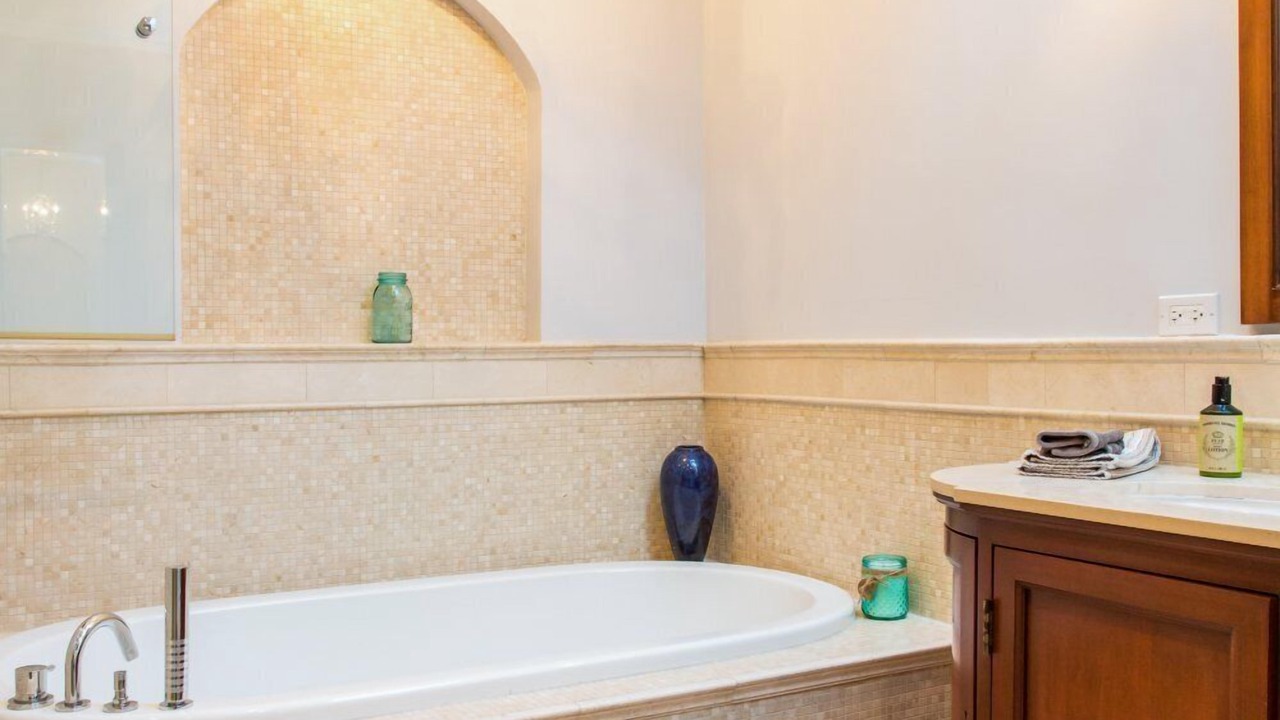 Photo of Bathroom in Lakeview