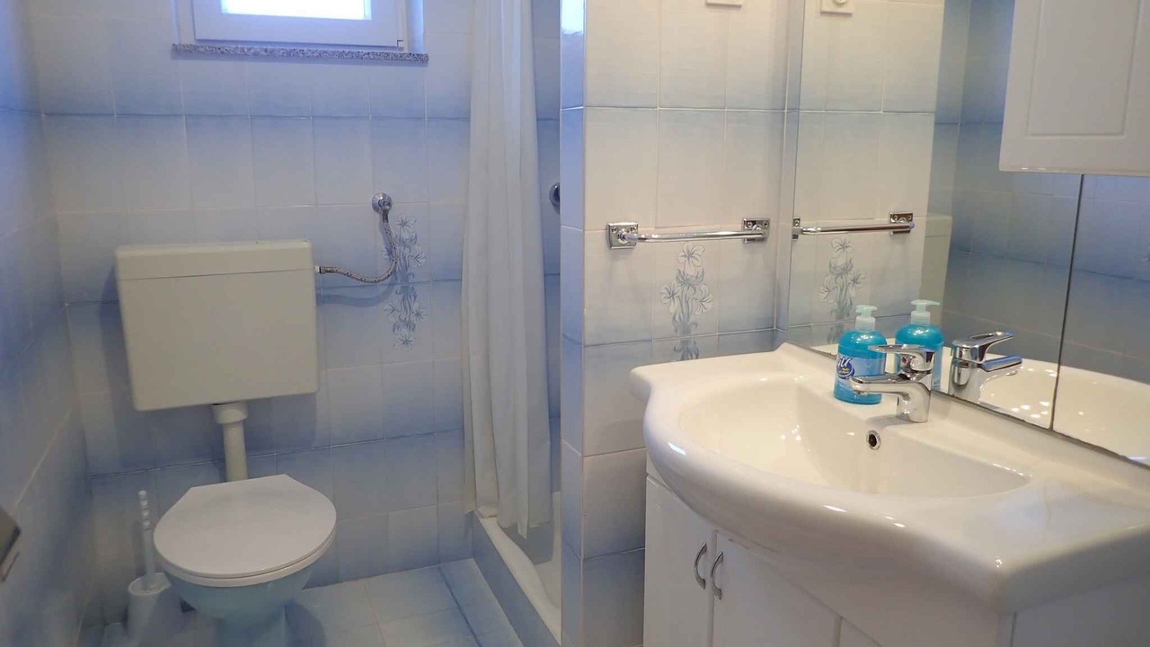 Photo of Bathroom in Seline
