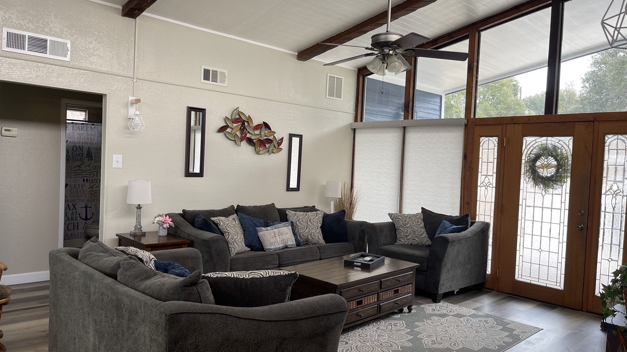 Photo of Livingroom in Canyon Lake