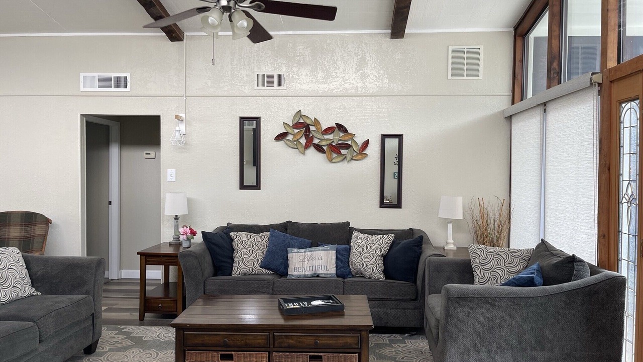 Photo of Livingroom in Canyon Lake