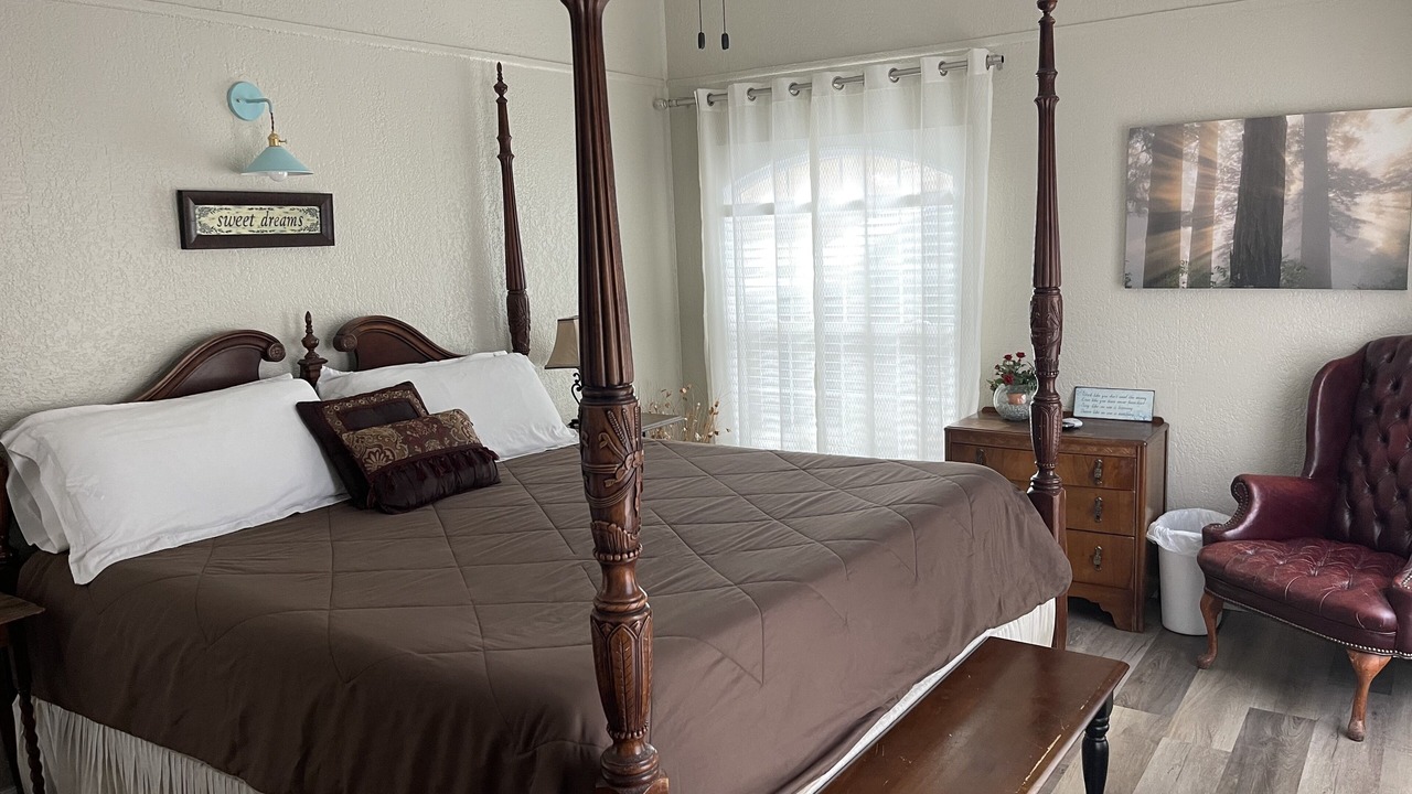 Photo of Bedroom in Canyon Lake