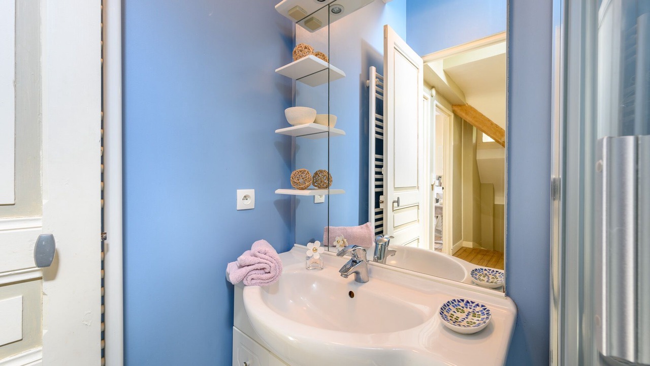 Photo of Bathroom in Saint-Just-en-Chaussee