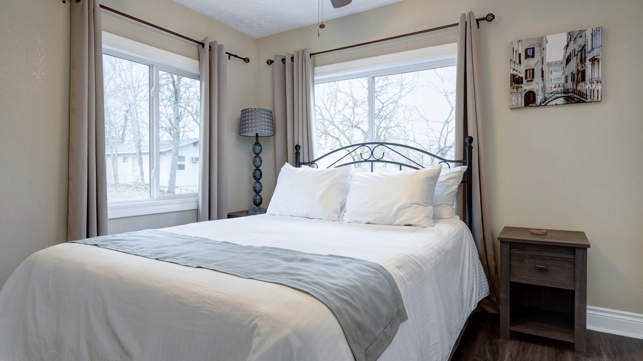 Photo of Bedroom in Kimberling City