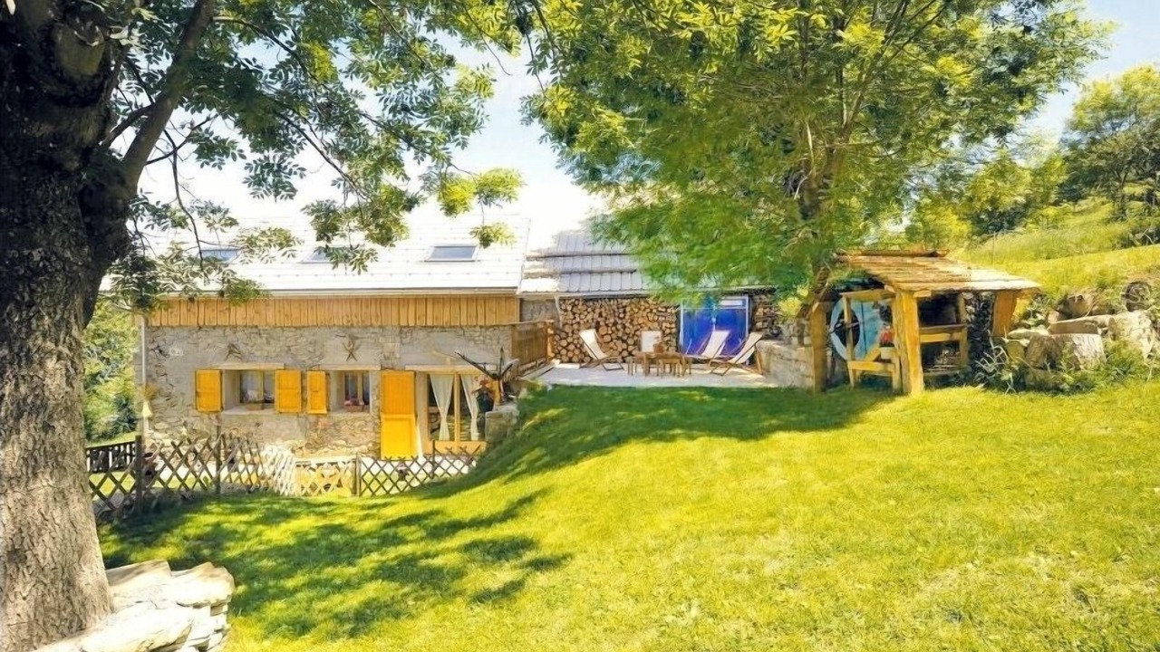 Photo of Outdoor in Theus