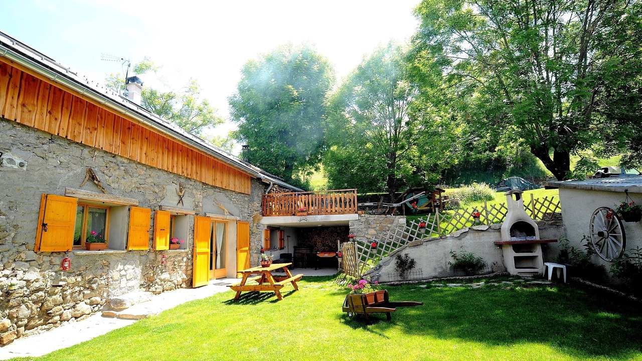 Photo of Outdoor in Theus